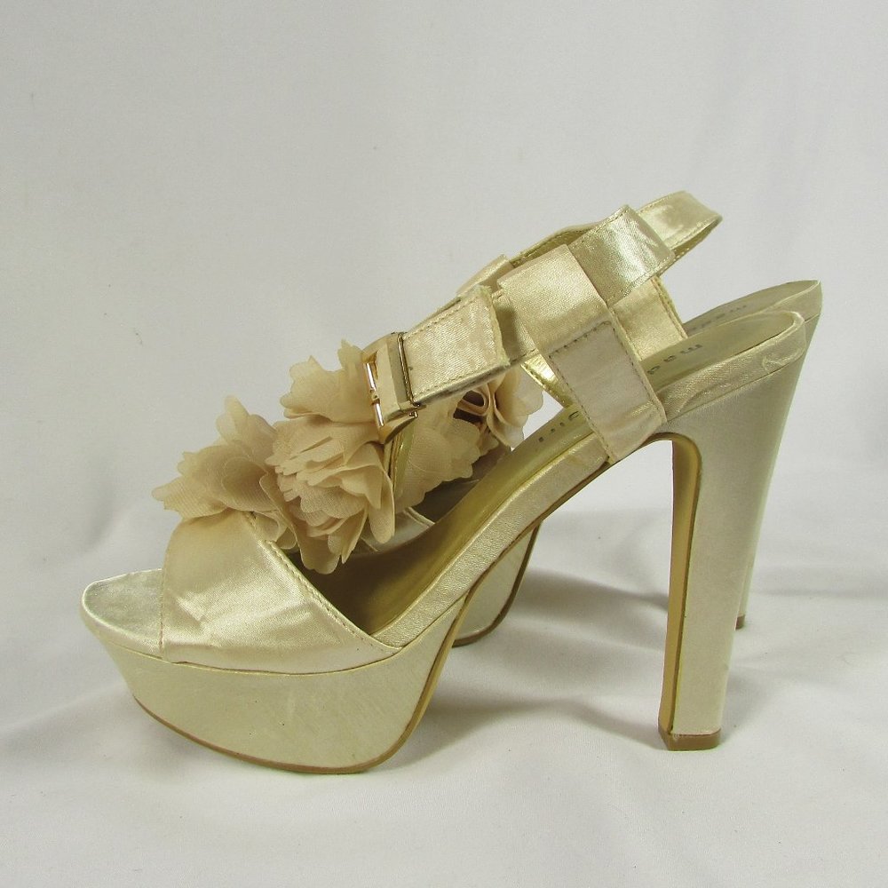 Madden Girl MADDEY Gold T-Strap Flower Front Heels - Picture 8 of 10
